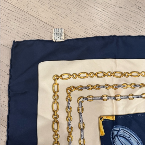 Cartier Blue & Gold Les Must De Cartier Chain Silk Scarf VINTAGE - Picture 3 of 9
